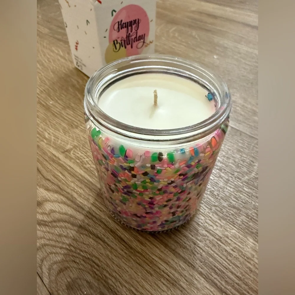 NIB Colorful Confetti Sprinkle Happy Birthday Candle - Vanilla & Cream Scented